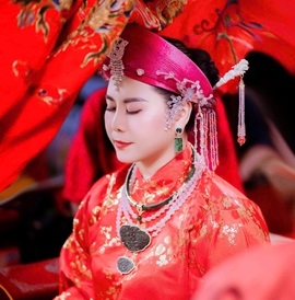 Trang sức hầu thánh